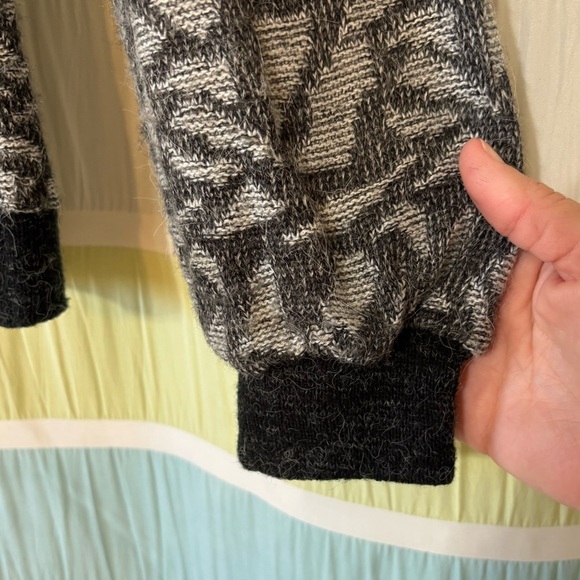 Vintage Geometric Pattern Knit Collared Sweater Sz Small - Picture 3 of 7